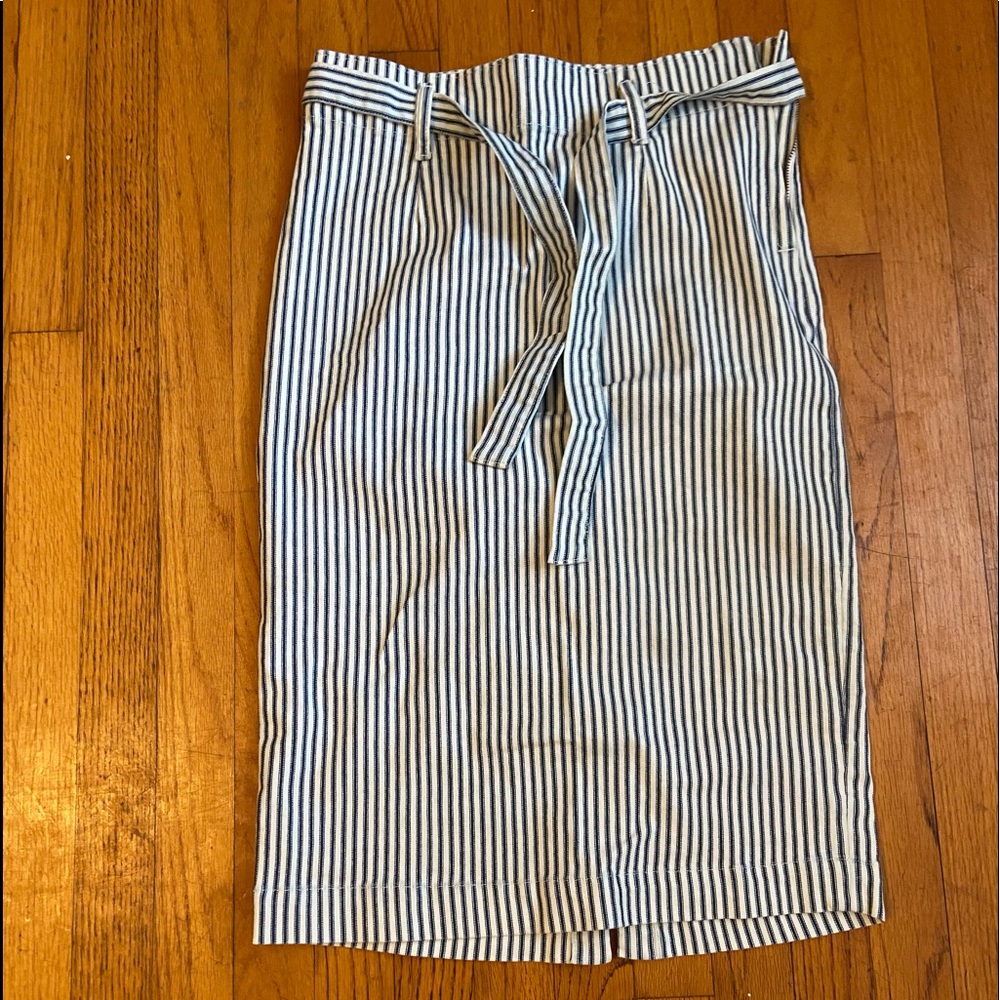 J. Crew stretchy denim pencil skirt. SZ 27